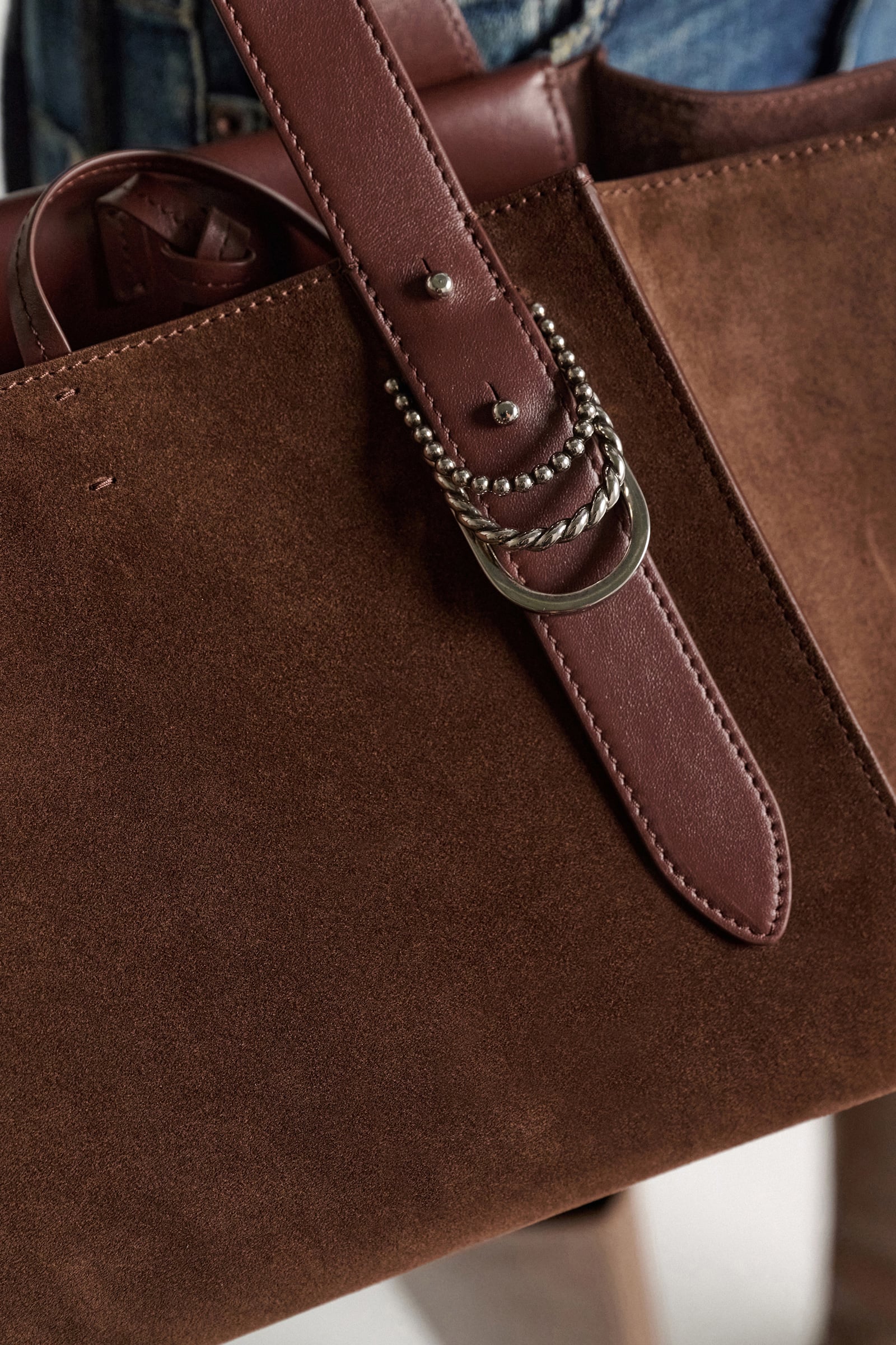 Dorothee Schumacher Horizontale Tote Bag aus Kalbswildleder sequoia