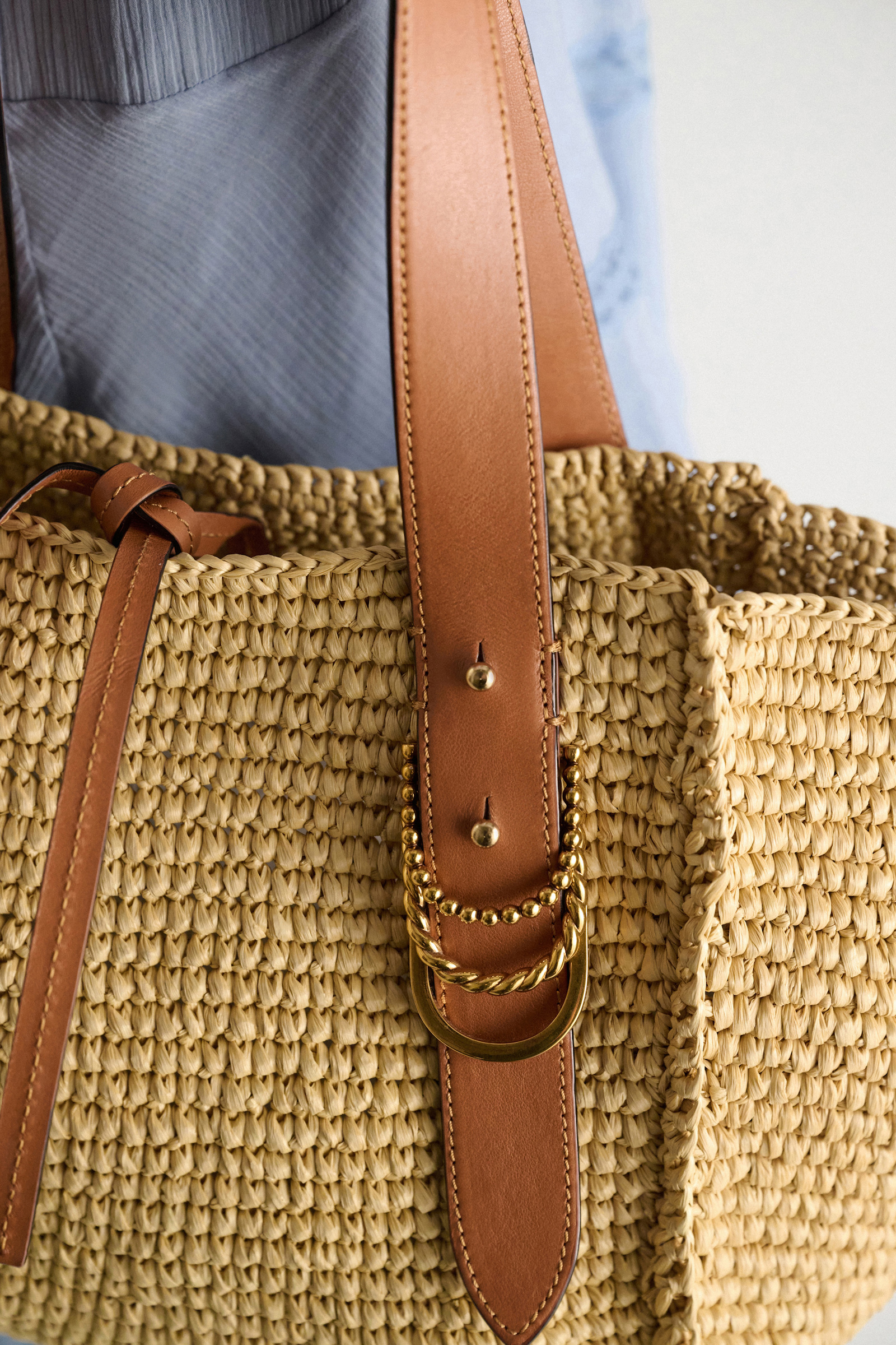 Dorothee Schumacher Tote Bag in raffia with D-ring hardware raffia/tan