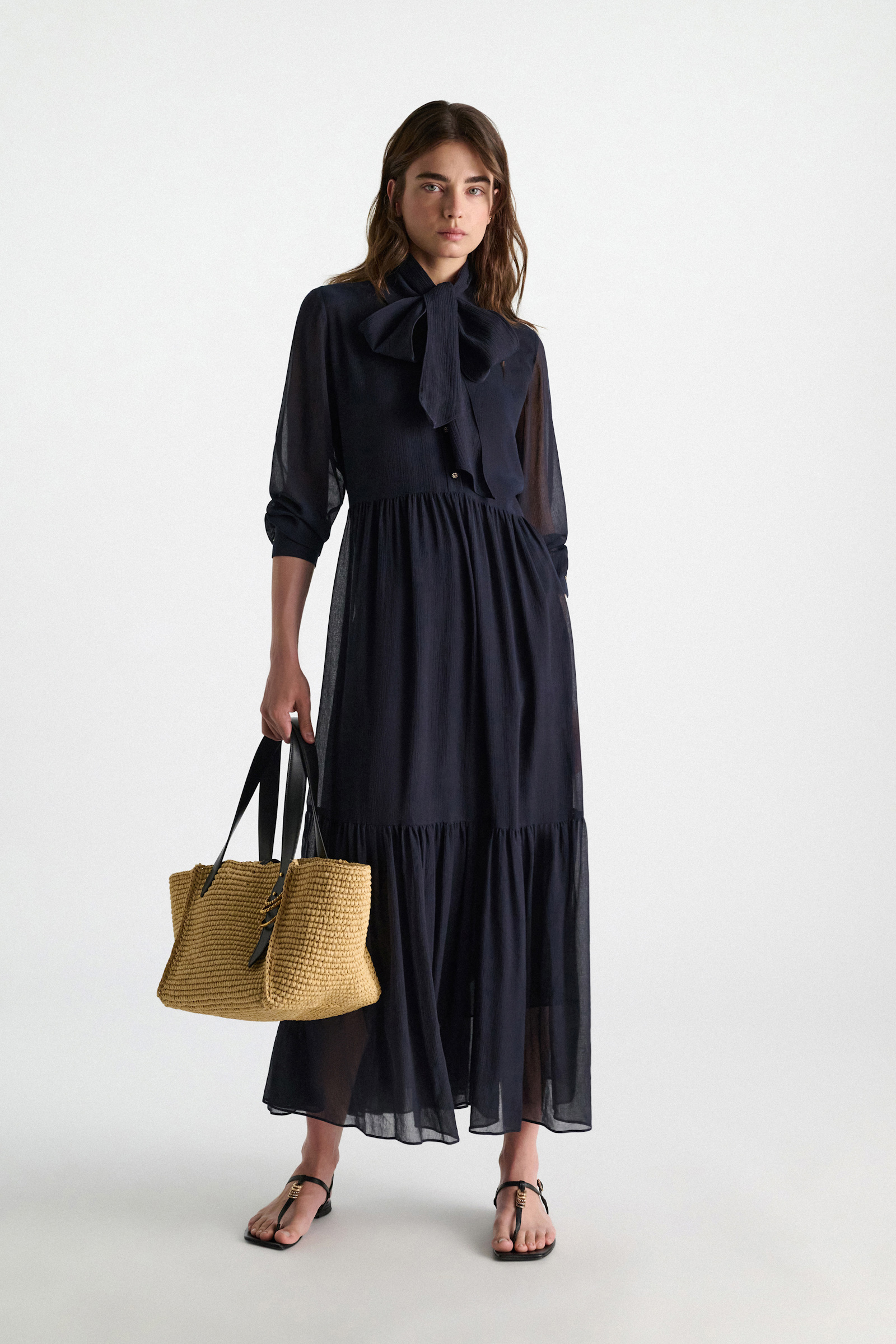 Dorothee Schumacher Tote Bag in raffia with D-ring hardware raffia/black