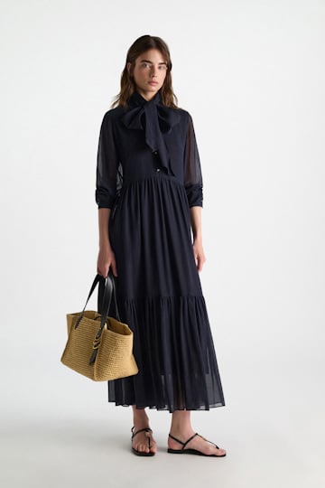 Dorothee Schumacher Tote Bag in raffia with D-ring hardware raffia/black