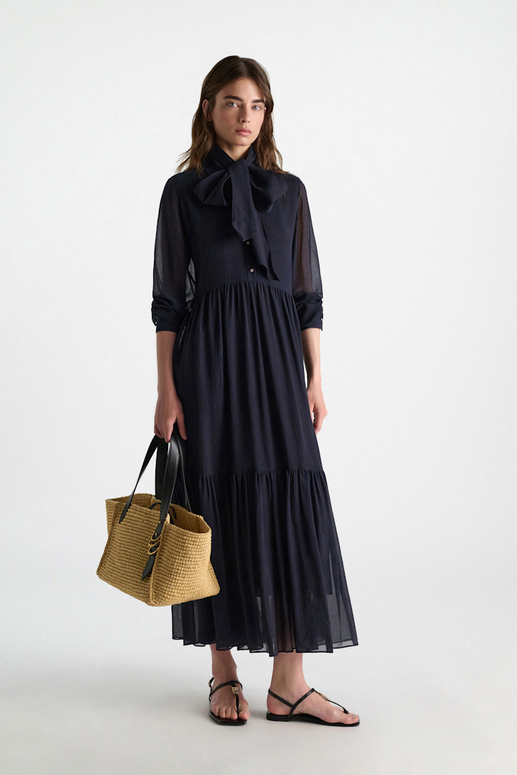 Dorothee Schumacher Tote Bag in raffia with D-ring hardware raffia/black