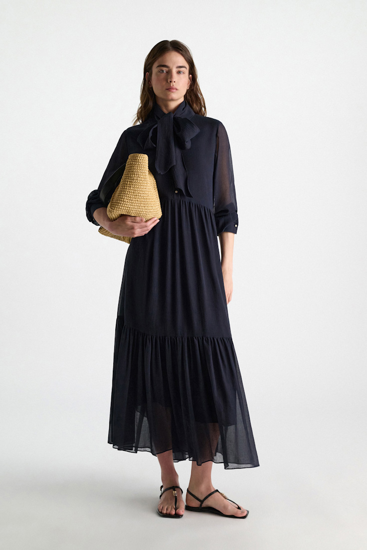 Dorothee Schumacher Tote Bag in raffia with D-ring hardware raffia/black