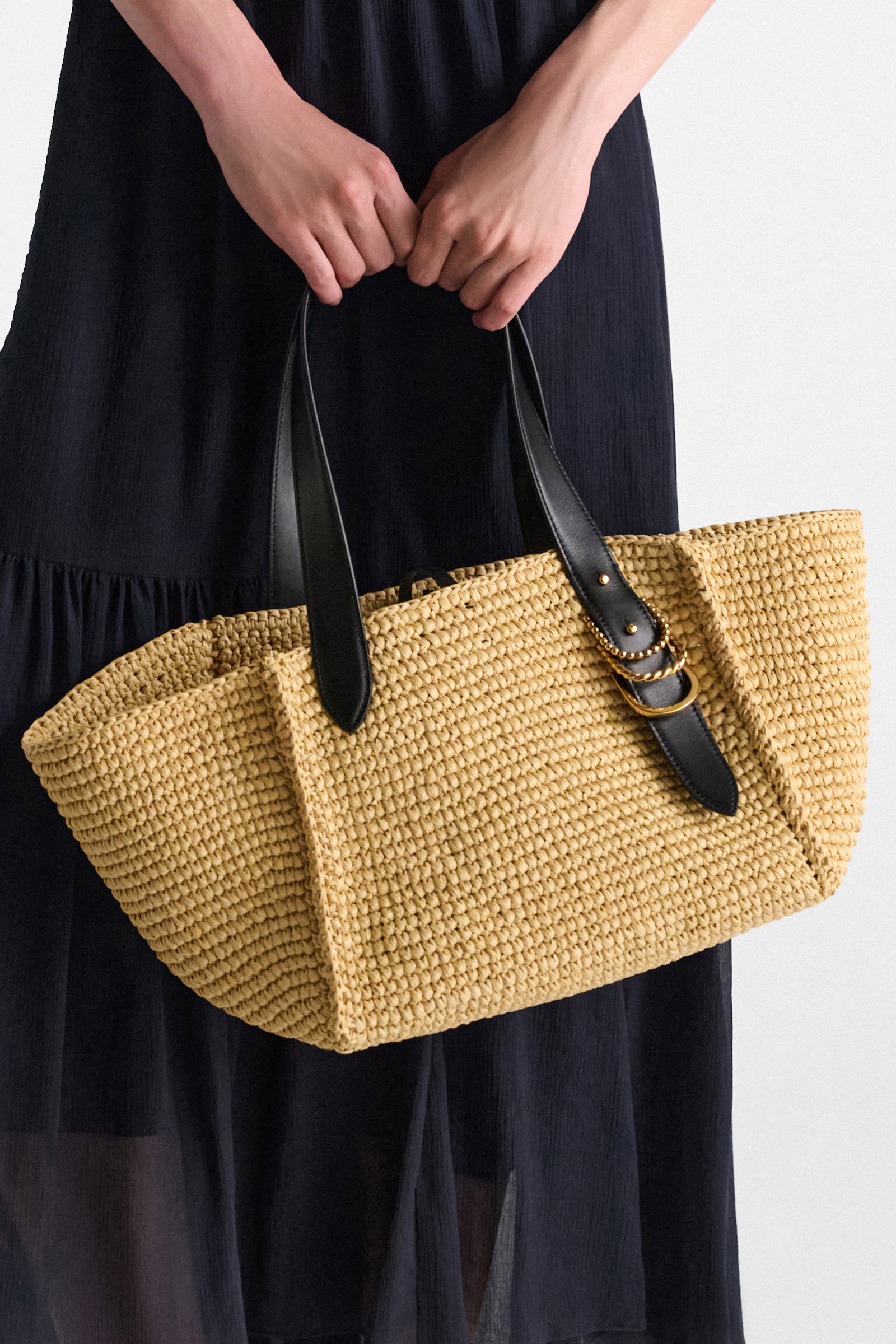Dorothee Schumacher Tote Bag in raffia with D-ring hardware raffia/black