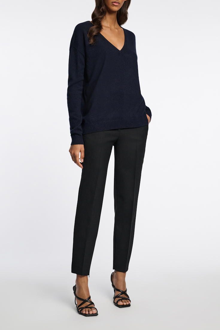 Dorothee Schumacher V-NECK SWEATER IN CASHMERE true navy