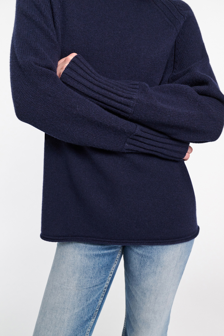 Dorothee Schumacher Turtleneck pullover in Merino-cashmere true navy