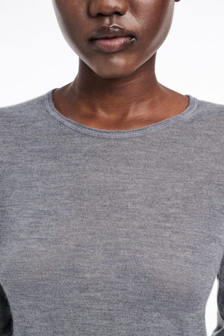 Dorothee Schumacher Round neck sweater in pure cashmere basalt grey