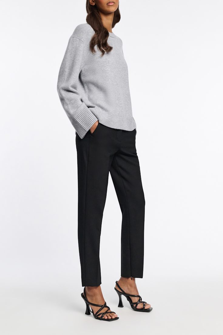 Dorothee Schumacher Softer Rundhalspullover aus Kaschmir-Mix marble grey