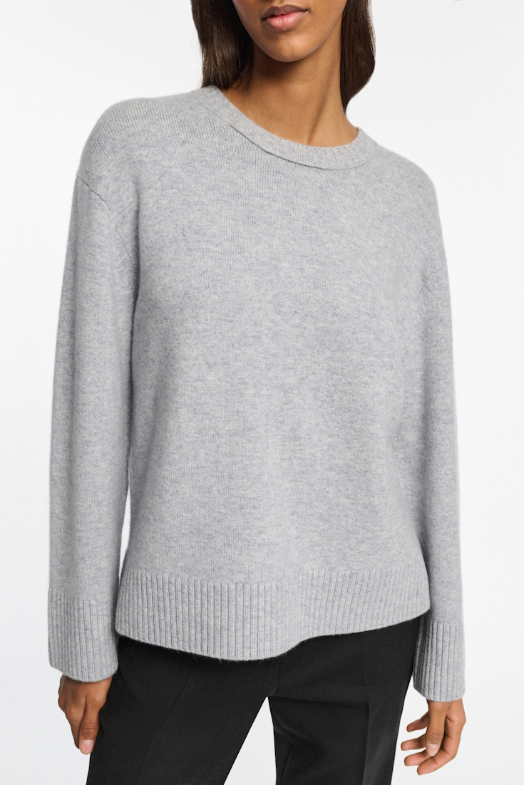 Dorothee Schumacher Softer Rundhalspullover aus Kaschmir-Mix marble grey