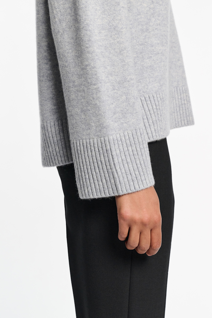 Dorothee Schumacher Softer Rundhalspullover aus Kaschmir-Mix marble grey