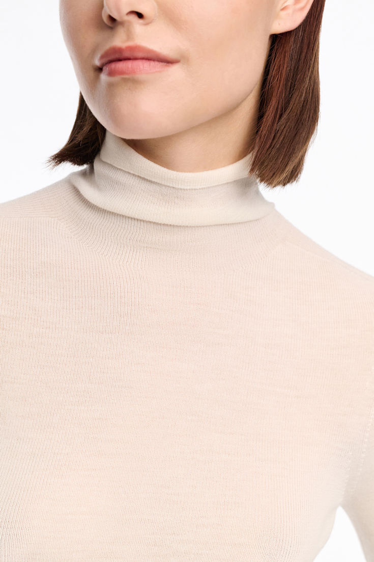 Dorothee Schumacher Seamless turtleneck pullover camellia white