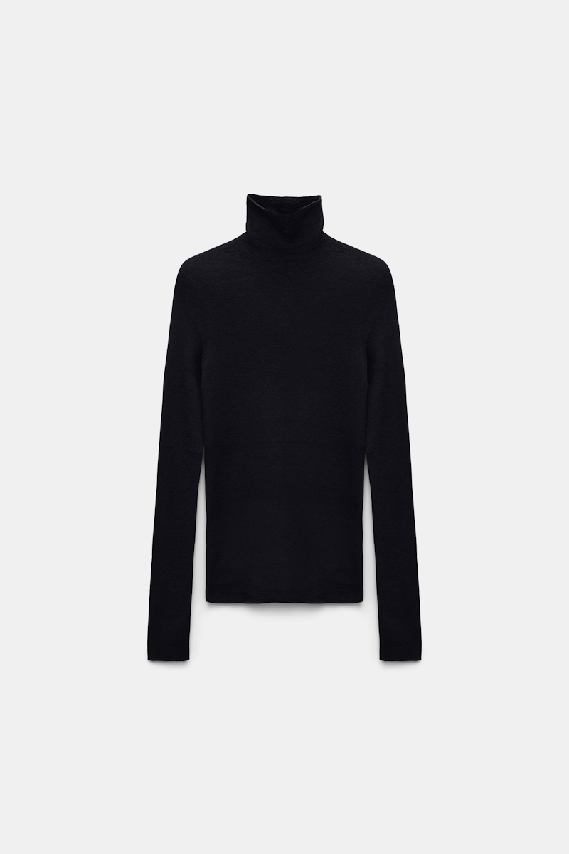 Dorothee Schumacher Seamless Turtleneck Pullover In Black