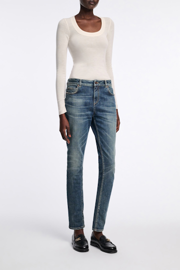 Dorothee Schumacher Pullover with deep scoop neckline camellia white