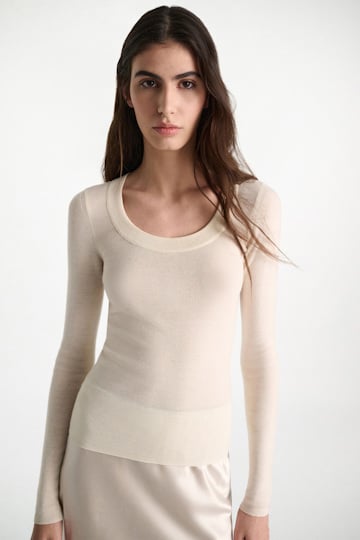 Dorothee Schumacher Pullover mit tiefem Rundhalsausschnitt aus Merino camellia white