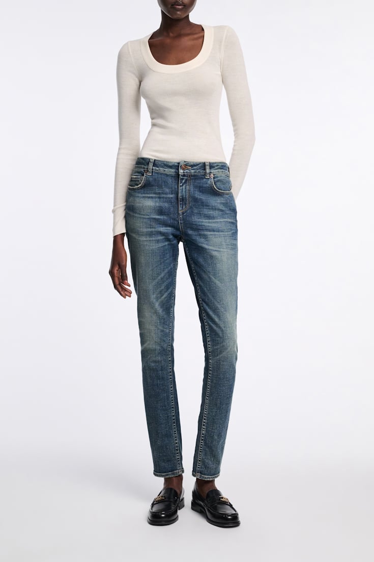 Dorothee Schumacher Pullover with deep scoop neckline camellia white