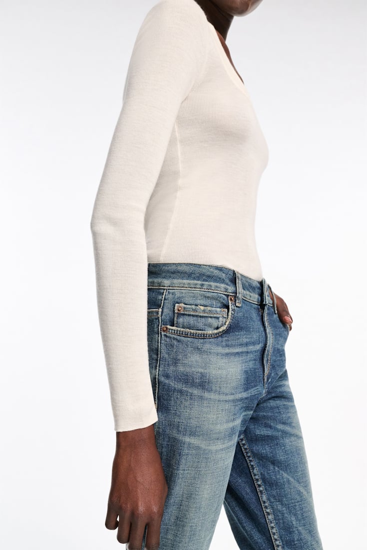 Dorothee Schumacher Pullover with deep scoop neckline camellia white
