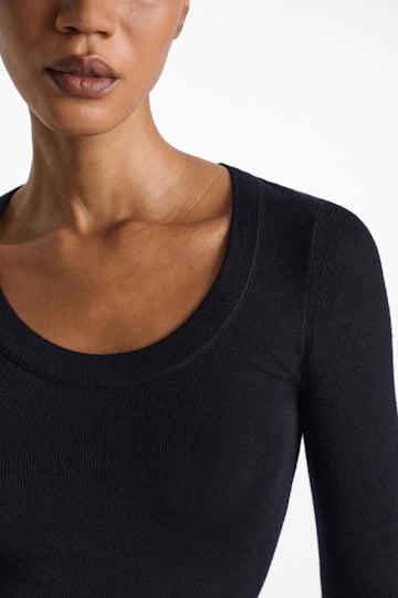 Dorothee Schumacher Pullover mit tiefem Rundhalsausschnitt aus Merino dark navy