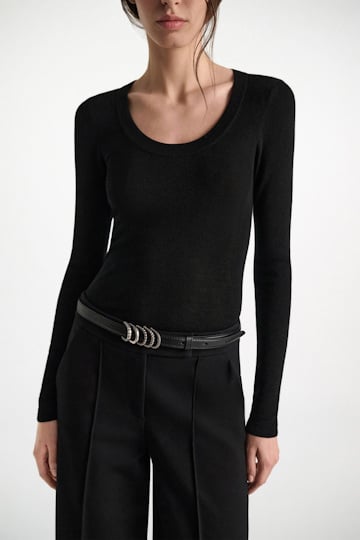 Dorothee Schumacher Pullover mit tiefem Rundhalsausschnitt aus Merino pure black