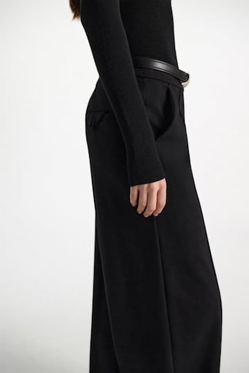 Dorothee Schumacher Pullover mit tiefem Rundhalsausschnitt aus Merino pure black