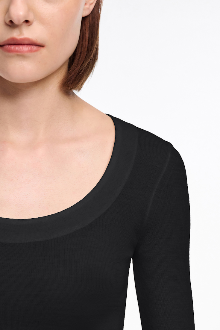 Dorothee Schumacher Pullover mit tiefem Rundhalsausschnitt aus Merino pure black