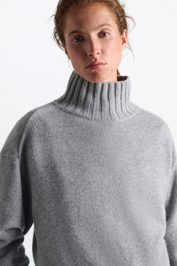 Dorothee Schumacher Turtleneck pullover in Merino-cashmere mix medium grey