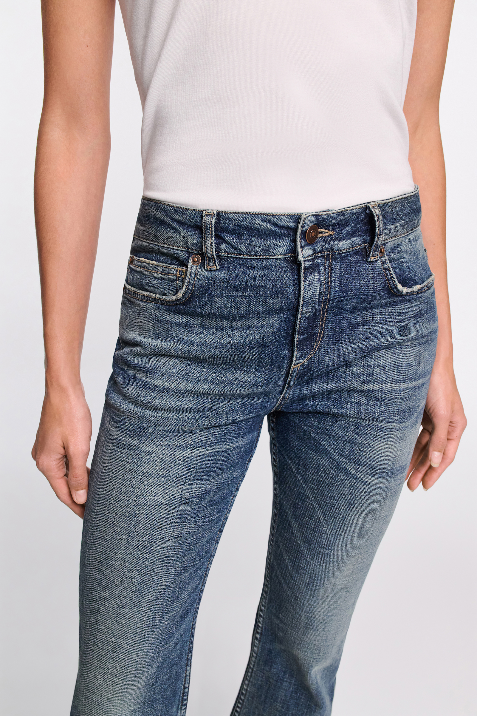 Dorothee Schumacher Cropped Jeans mit ausgestelltem Bein vintage blue