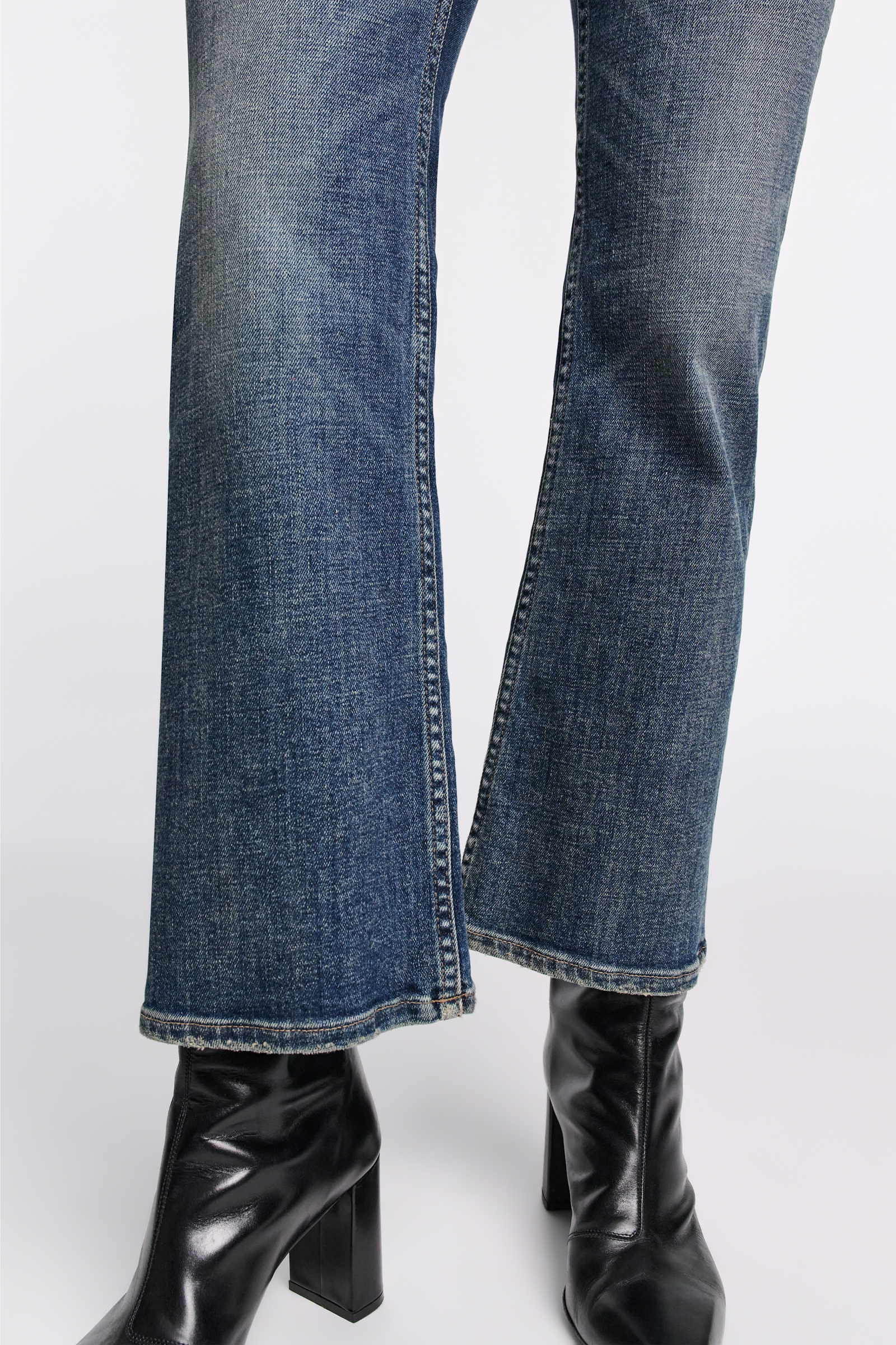 Dorothee Schumacher Cropped Jeans mit ausgestelltem Bein vintage blue