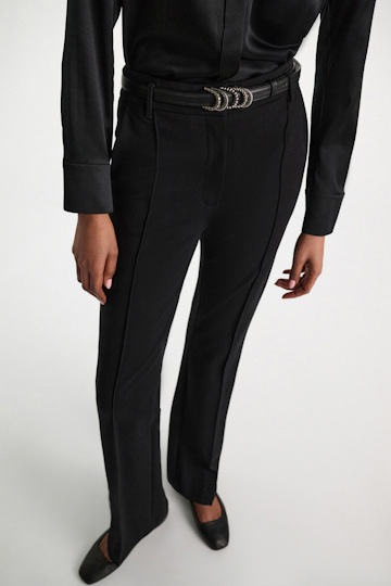 Dorothee Schumacher Hose mit ausgestelltem Bein aus Punto Milano pure black