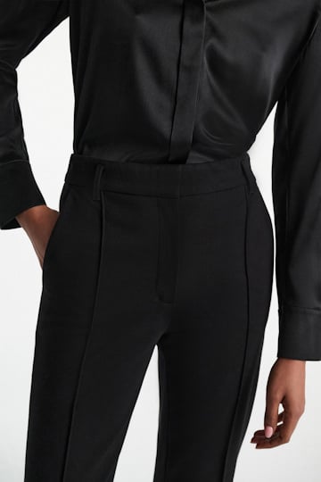 Dorothee Schumacher Hose mit ausgestelltem Bein aus Punto Milano pure black