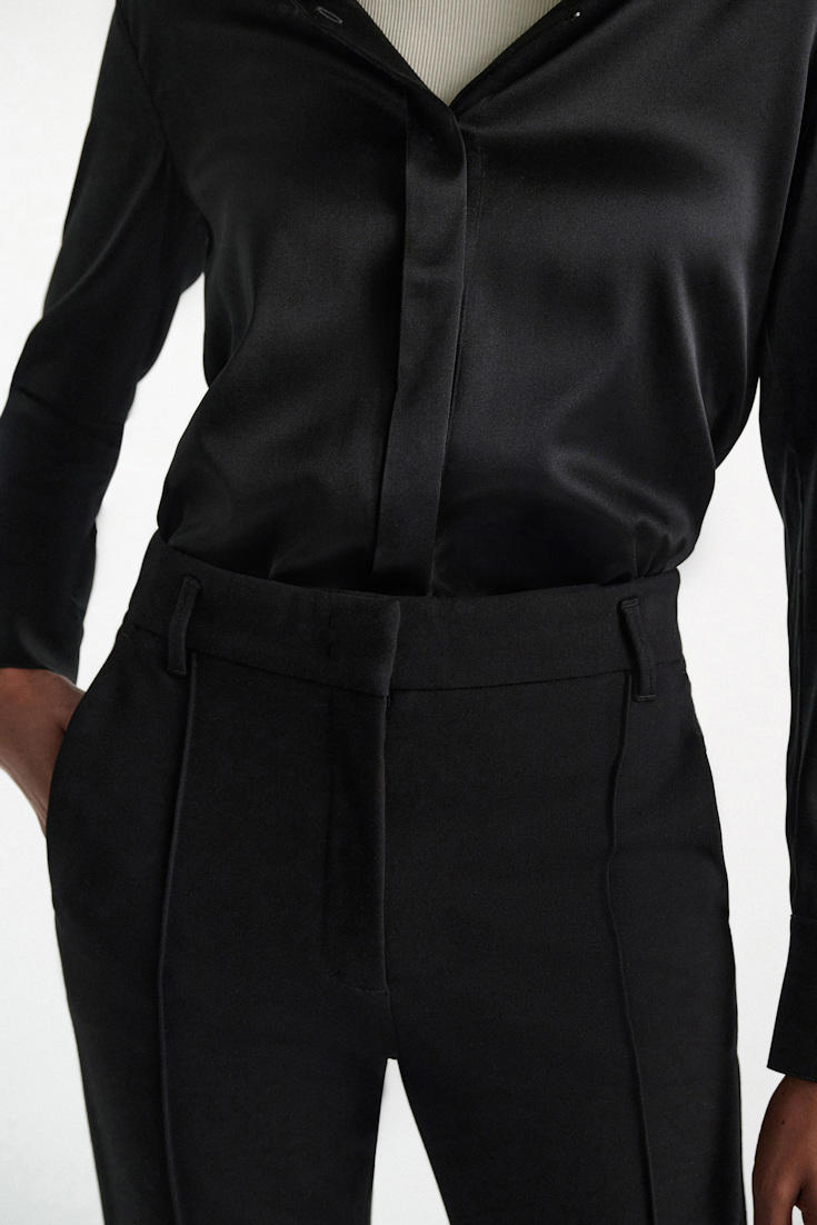 Dorothee Schumacher Hose mit ausgestelltem Bein aus Punto Milano pure black