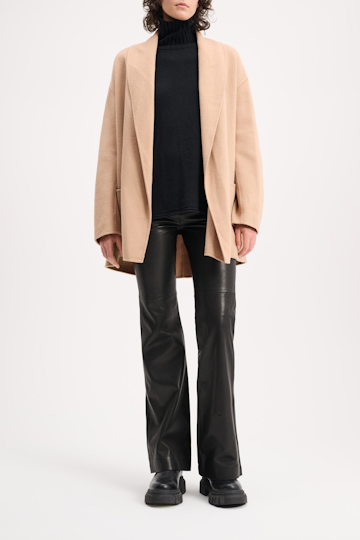 SOFT SILHOUETTES coat