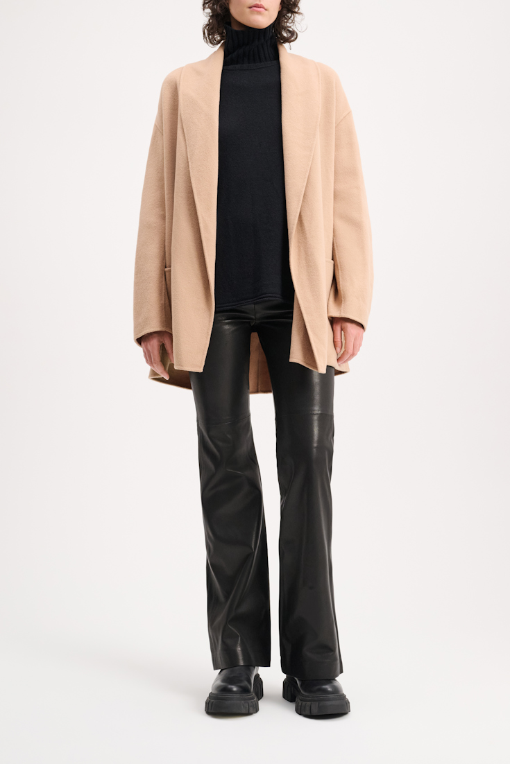 SOFT SILHOUETTES coat
