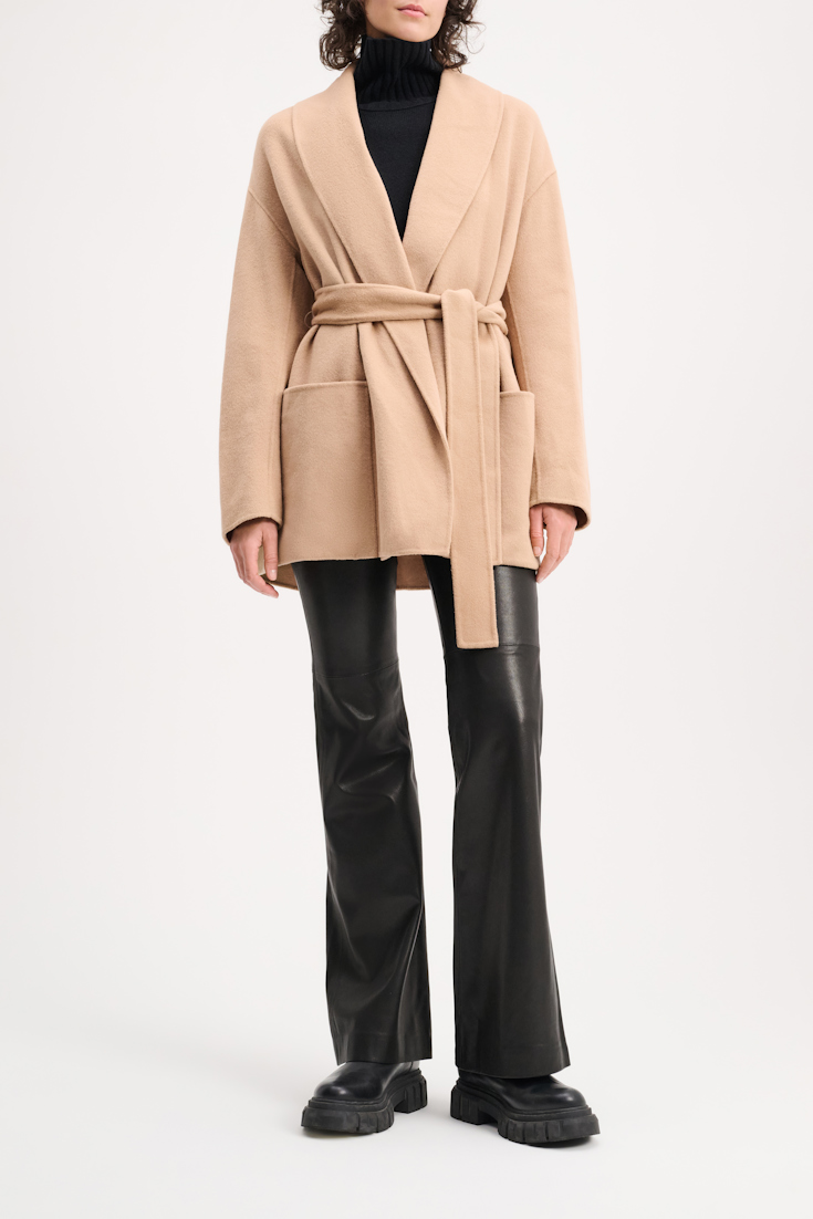 SOFT SILHOUETTES coat