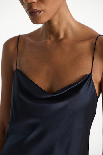 Dorothee Schumacher Kleid aus Satin mit Wasserfallausschnitt dark navy