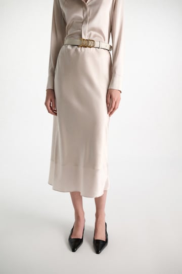 Dorothee Schumacher Rock aus Satin mit Bias-Cut natural white