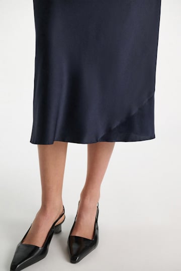 Dorothee Schumacher Rock aus Satin mit Bias-Cut dark navy