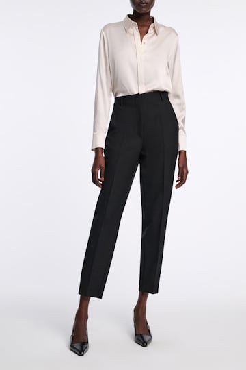 Dorothee Schumacher Bluse aus Seiden-Stretch Satin natural white