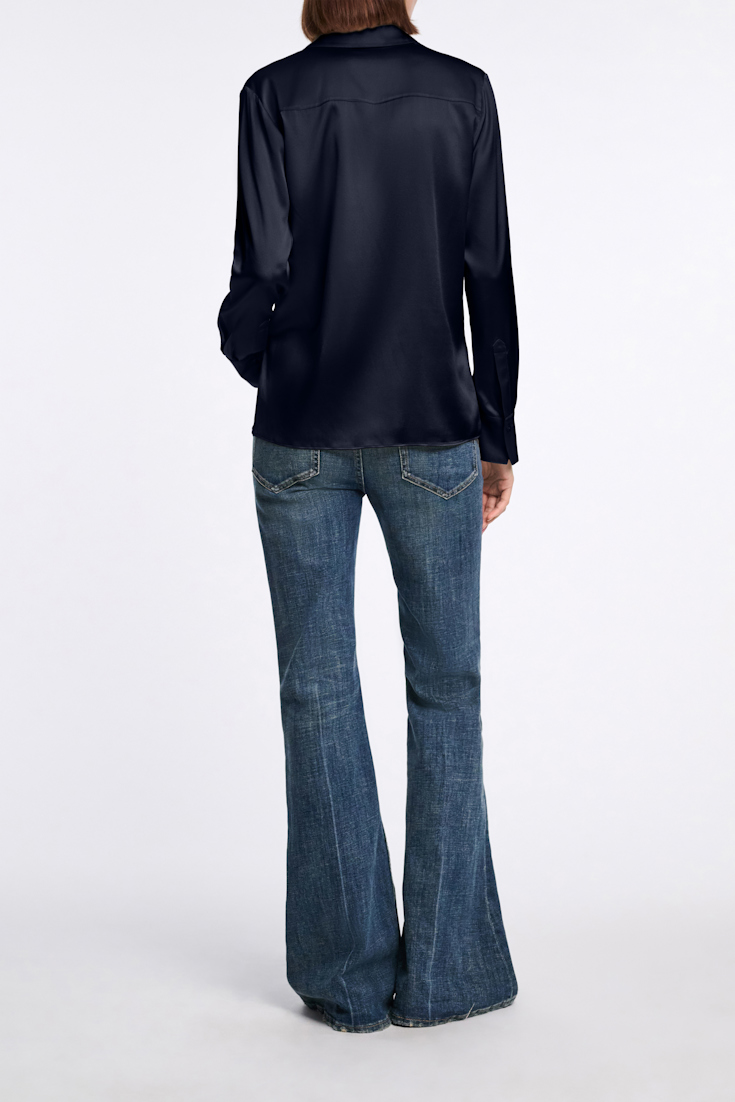 Dorothee Schumacher Bluse aus Seiden-Stretch Satin dark navy