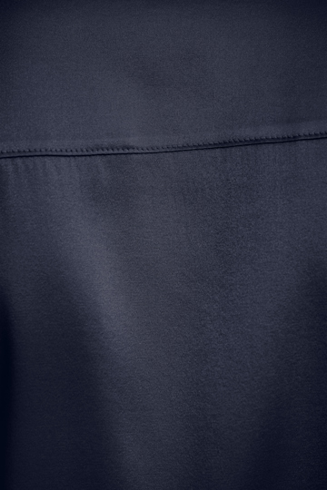 Dorothee Schumacher Bluse aus Seiden-Stretch Satin dark navy