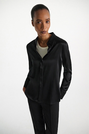 Dorothee Schumacher Bluse aus Seiden-Stretch Satin pure black