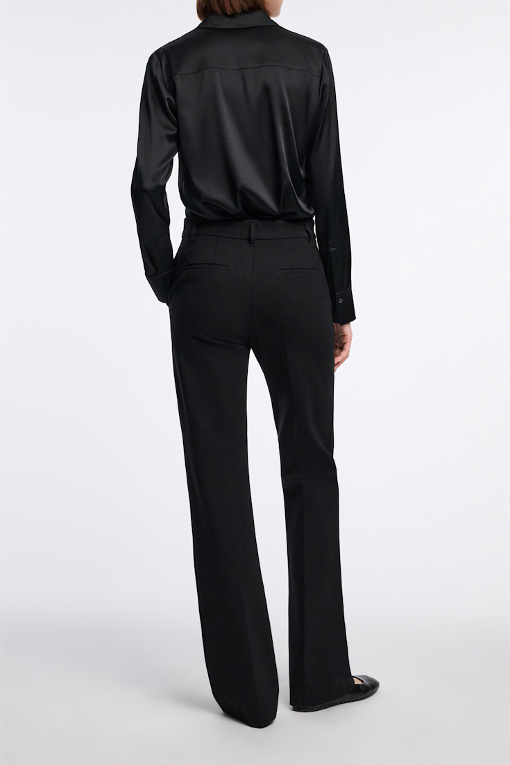 Dorothee Schumacher Bluse aus Seiden-Stretch Satin pure black