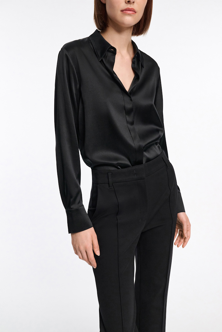 Dorothee Schumacher Bluse aus Seiden-Stretch Satin pure black