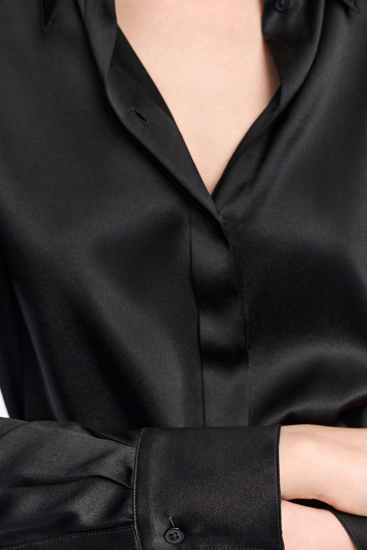 Dorothee Schumacher Bluse aus Seiden-Stretch Satin pure black