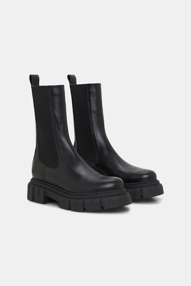 Dorothee Schumacher Women's Black Leather Chelsea Boots With Chunky Lug Soles Size 36