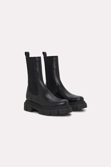Dorothee Schumacher LEATHER CHELSEA BOOTS WITH LUG SOLE pure black
