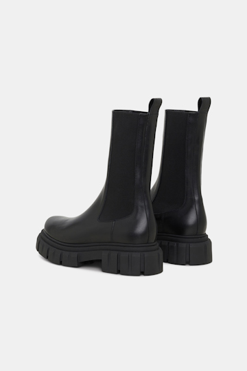 Dorothee Schumacher Chelsea Boots mit chunky Sohle pure black