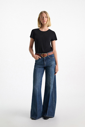 Dorothee Schumacher Calfskin belt with signature buckle true cognac Model Front View